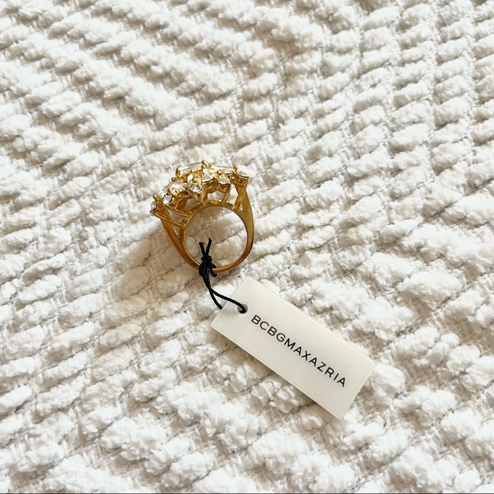 BCBGMaxAzria Gold Floral Crystal Ring – Size 5